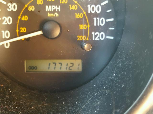 KL1TD62685B476490 - 2005 CHEVROLET AVEO BASE Rouge photo 8