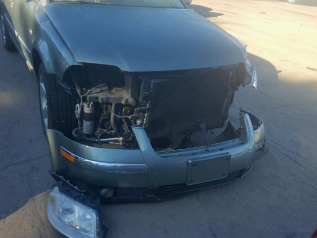 WVWTH63B04P142335 - 2004 VOLKSWAGEN PASSAT GLX GREEN photo 9