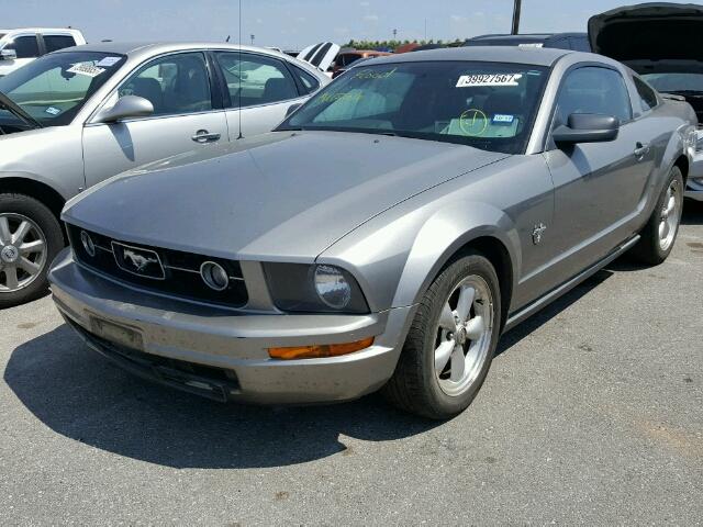 1ZVHT80NX95114394 - 2009 FORD MUSTANG GRAY photo 2