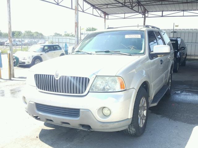 5LMFU27R84LJ11732 - 2004 LINCOLN NAVIGATOR SILVER photo 2