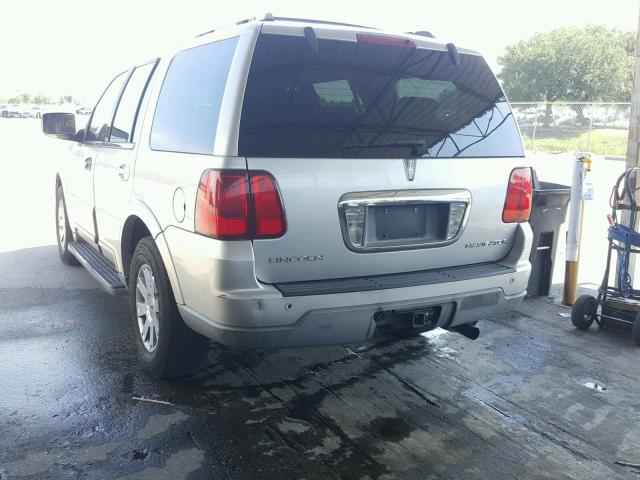 5LMFU27R84LJ11732 - 2004 LINCOLN NAVIGATOR SILVER photo 3