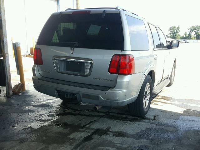 5LMFU27R84LJ11732 - 2004 LINCOLN NAVIGATOR SILVER photo 4
