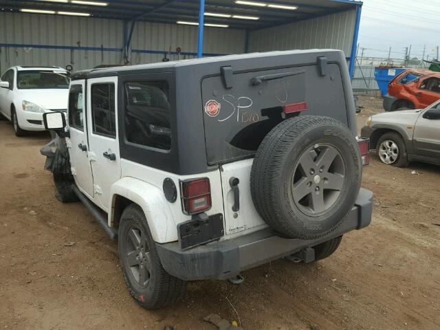 1C4HJWDG5DL596253 - 2013 JEEP WRANGLER U WHITE photo 3