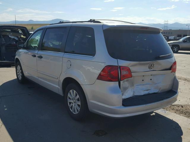 2V8HW44139R594800 - 2009 VOLKSWAGEN ROUTAN S SILVER photo 3