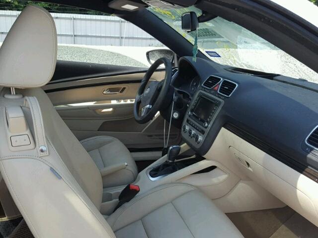 WVWFW8AH4DV002984 - 2013 VOLKSWAGEN EOS LUX 白色 照片 5