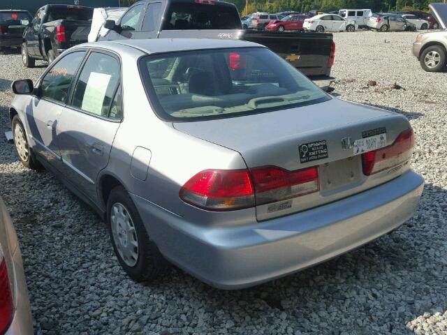 1HGCG65572A040204 - 2002 HONDA ACCORD LX SILVER photo 3