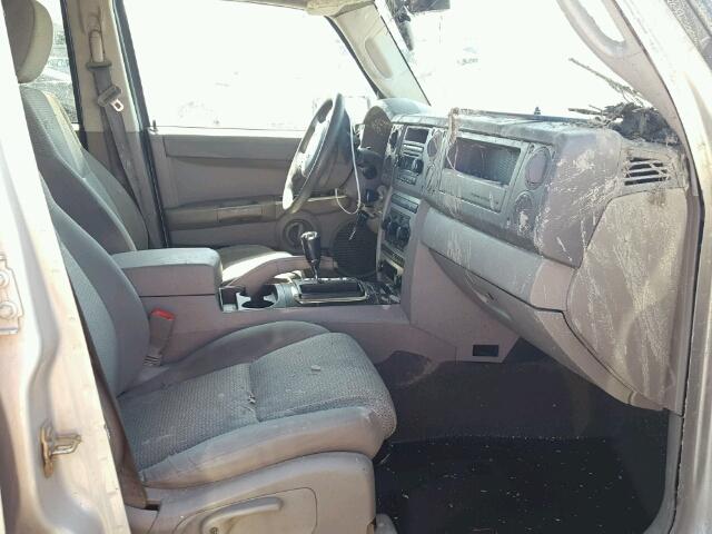 1J8HG48K16C362964 - 2006 JEEP COMMANDER GRAY photo 5