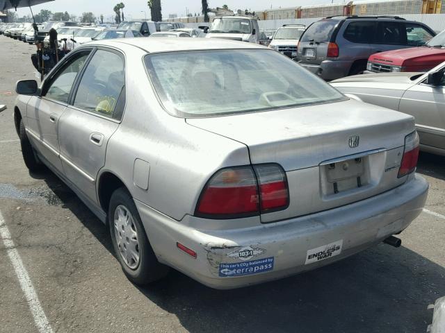 1HGCD5689TA109374 - 1996 HONDA ACCORD DX SILVER photo 3