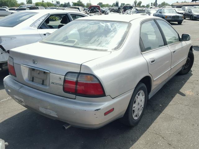 1HGCD5689TA109374 - 1996 HONDA ACCORD DX SILVER photo 4