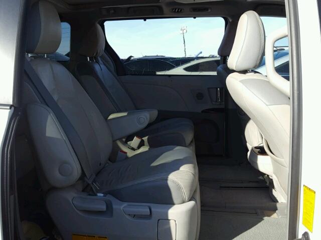 5TDYK3DCXDS298093 - 2013 TOYOTA SIENNA WHITE photo 6