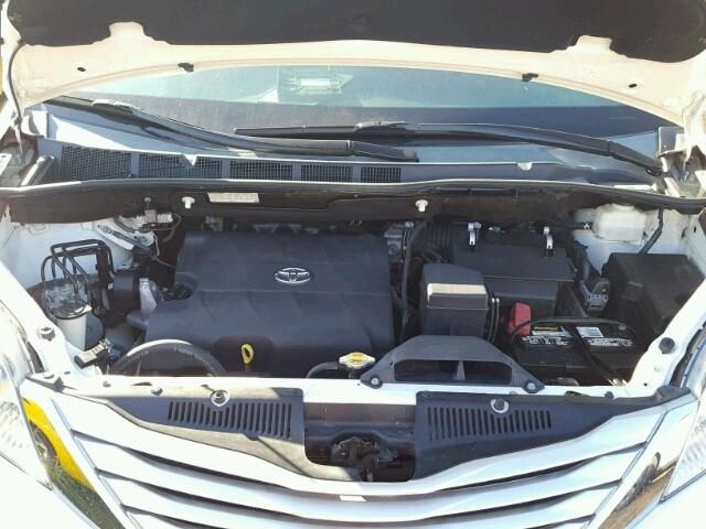 5TDYK3DCXDS298093 - 2013 TOYOTA SIENNA WHITE photo 7