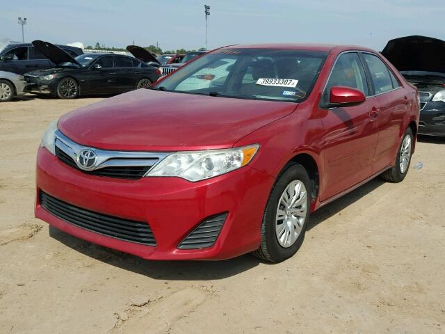 4T1BF1FK2CU590684 - 2012 TOYOTA CAMRY BASE RED photo 2