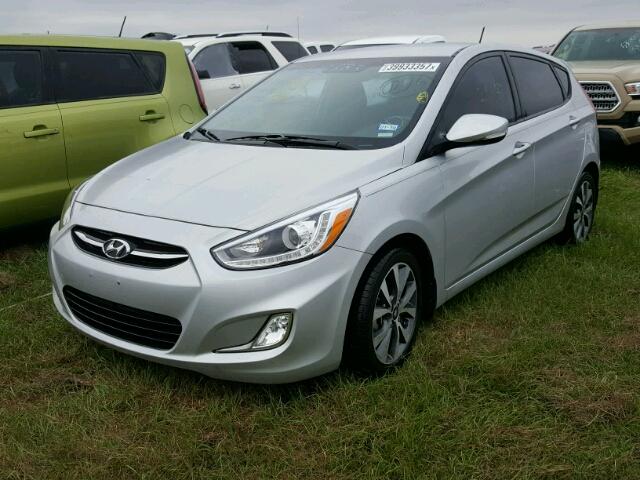 KMHCU5AE2FU233044 - 2015 HYUNDAI ACCENT SILVER photo 2