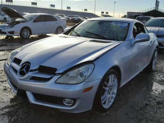 WDBWK54F59F192749 - 2009 MERCEDES-BENZ SLK SILVER photo 2