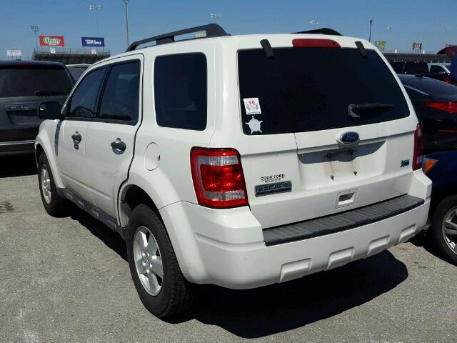 1FMCU0DG8AKA69612 - 2010 FORD ESCAPE XLT WHITE photo 3