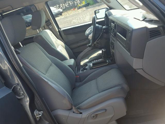 1J8HG48K07C690037 - 2007 JEEP COMMANDER GRAY photo 5