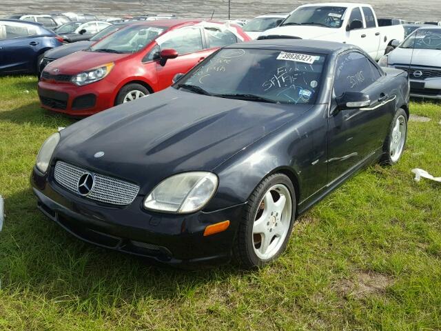 WDBKK65F31F231426 - 2001 MERCEDES-BENZ SLK 320 BLACK photo 2