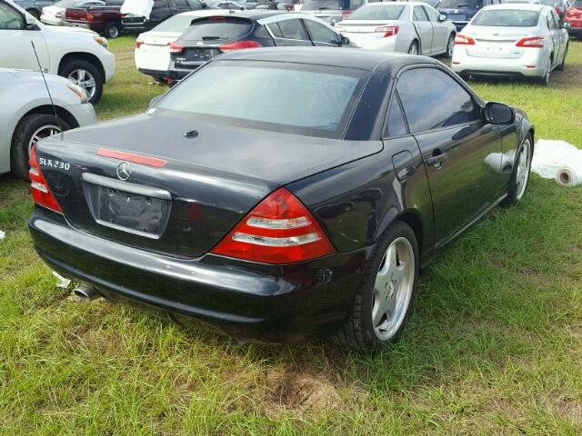 WDBKK65F31F231426 - 2001 MERCEDES-BENZ SLK 320 BLACK photo 4