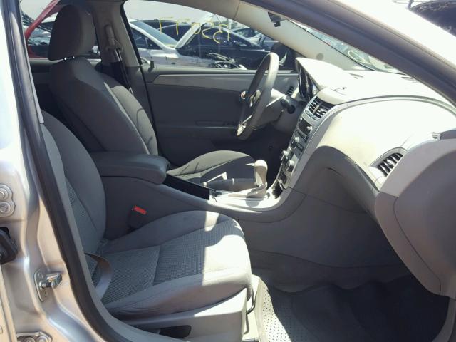 1G1ZB5EB0A4112082 - 2010 CHEVROLET MALIBU LS Boz foto 5
