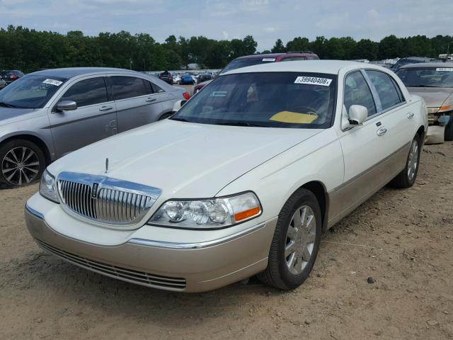 1LNHM83W84Y671084 - 2004 LINCOLN TOWN CAR U BEIGE photo 2