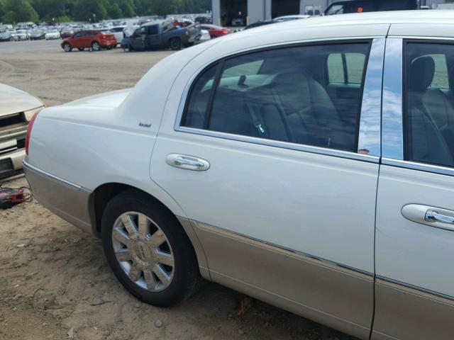 1LNHM83W84Y671084 - 2004 LINCOLN TOWN CAR U BEIGE photo 9