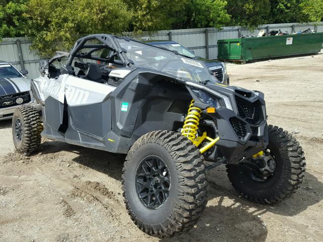 3JBVMAY41JK000383 - 2018 CAN-AM MAVERICK X SILVER photo 1