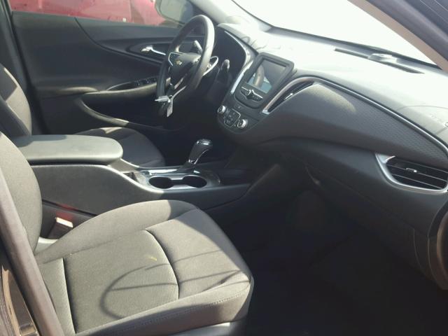 1G1ZB5ST4HF251806 - 2017 CHEVROLET MALIBU LS ნაცრისფერი ფოტო 5