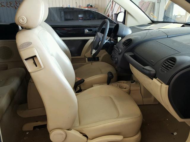 3VWCK21Y73M310975 - 2003 VOLKSWAGEN NEW BEETLE შავი ფოტო 5