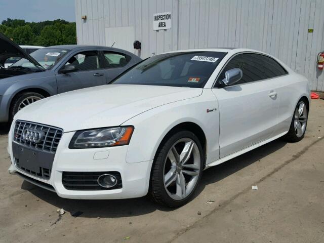 WAUCVAFR2BA072094 - 2011 AUDI S5 PREMIUM WHITE photo 2