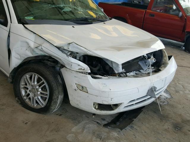 1FAFP36N95W244265 - 2005 FORD FOCUS ZXW WHITE photo 9