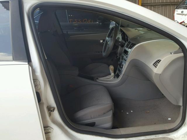 1G1ZC5E04A4103705 - 2010 CHEVROLET MALIBU 1LT WHITE photo 5