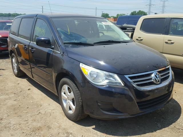 2V4RW3D1XAR236503 - 2010 VOLKSWAGEN ROUTAN SE BLACK photo 1