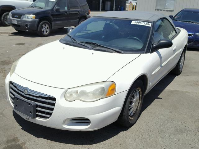 1C3EL45R45N520664 - 2005 CHRYSLER SEBRING WHITE photo 2