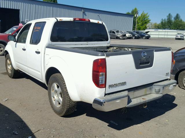 1N6AD07U65C440941 - 2005 NISSAN FRONTIER C WHITE photo 3