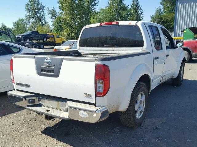 1N6AD07U65C440941 - 2005 NISSAN FRONTIER C WHITE photo 4