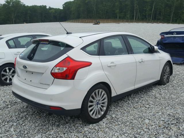 1FAHP3N24CL160109 - 2012 FORD FOCUS TITA WHITE photo 4