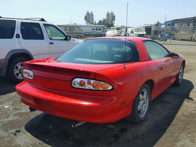 2G1FP22K1W2145922 - 1998 CHEVROLET CAMARO RED photo 4