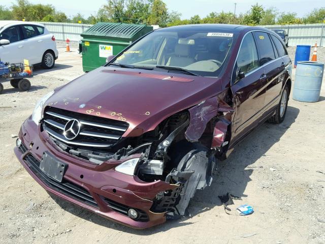 4JGCB65E89A090192 - 2009 MERCEDES-BENZ R 350 4MAT MAROON photo 2