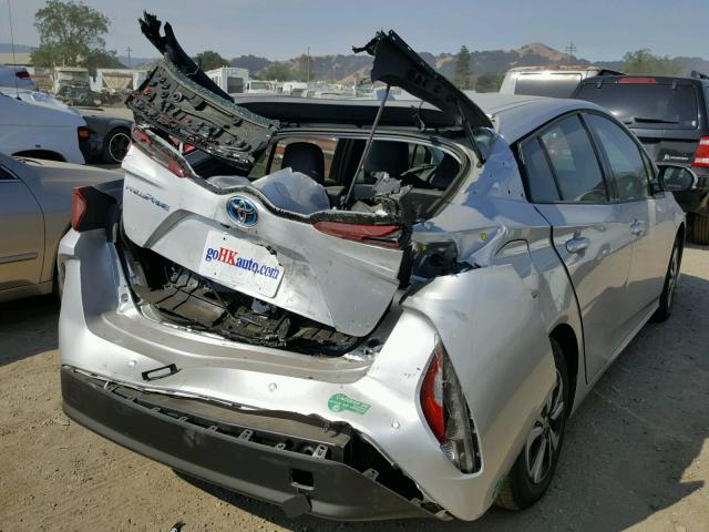JTDKARFP0H3048476 - 2017 TOYOTA PRIUS PRIM ვერცხლისფერი ფოტო 4