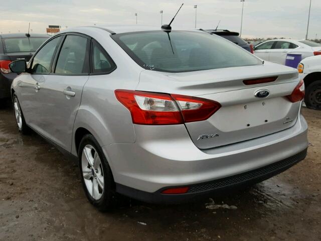 1FADP3F28EL195865 - 2014 FORD FOCUS SILVER photo 3