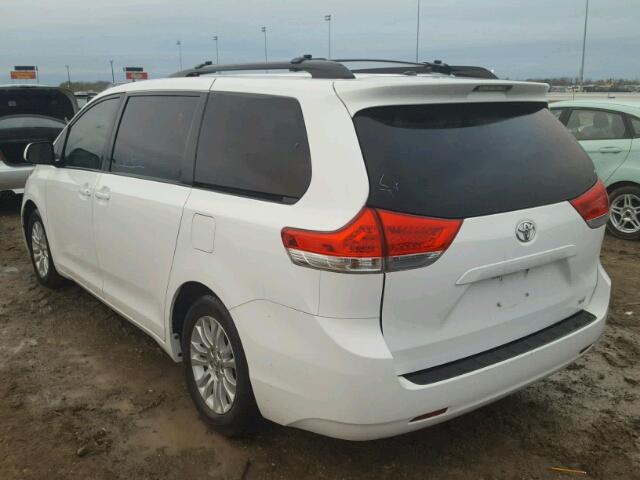 5TDYK3DC4DS302395 - 2013 TOYOTA SIENNA XLE WHITE photo 3