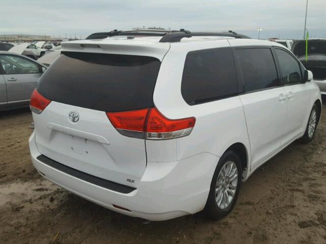 5TDYK3DC4DS302395 - 2013 TOYOTA SIENNA XLE WHITE photo 4