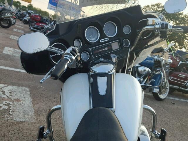 1HD1FCW104Y626027 - 2004 HARLEY-DAVIDSON FLHTCUI WHITE photo 5