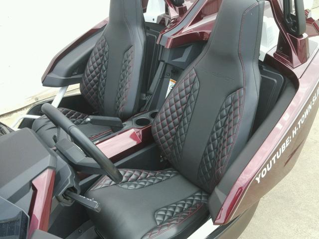 57XAAPFA9H8122810 - 2017 POLARIS SLINGSHOT MAROON photo 17