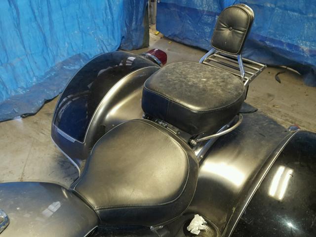 JS1VS55A652113682 - 2005 SUZUKI C50 SILVER photo 6