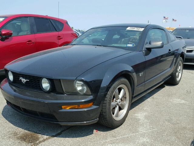 1ZVFT82H965196838 - 2006 FORD MUSTANG GT BLACK photo 2