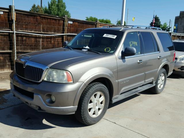 5LMFU27R03LJ00965 - 2003 LINCOLN NAVIGATOR Braun Foto 2