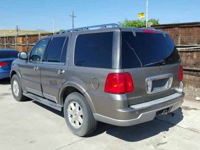 5LMFU27R03LJ00965 - 2003 LINCOLN NAVIGATOR Braun Foto 3