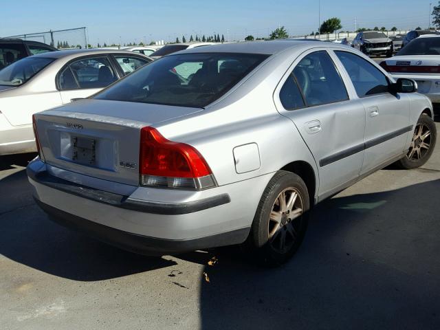 YV1RS61R122166398 - 2002 VOLVO S60 Արծաթագույն լուսանկար 4
