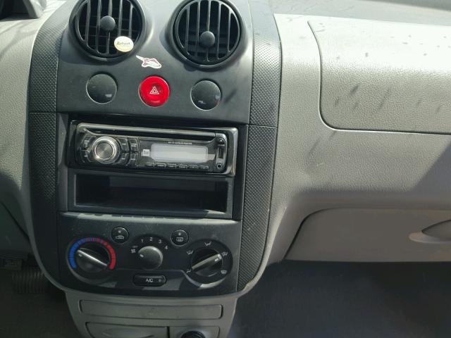 KL1TJ52684B132143 - 2004 CHEVROLET AVEO LS BLUE photo 9